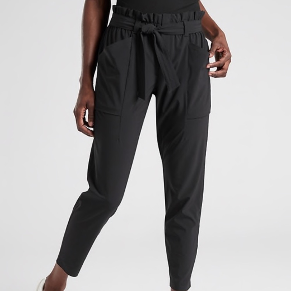 Athleta skyline pant, NWOT. Size 4P. Black